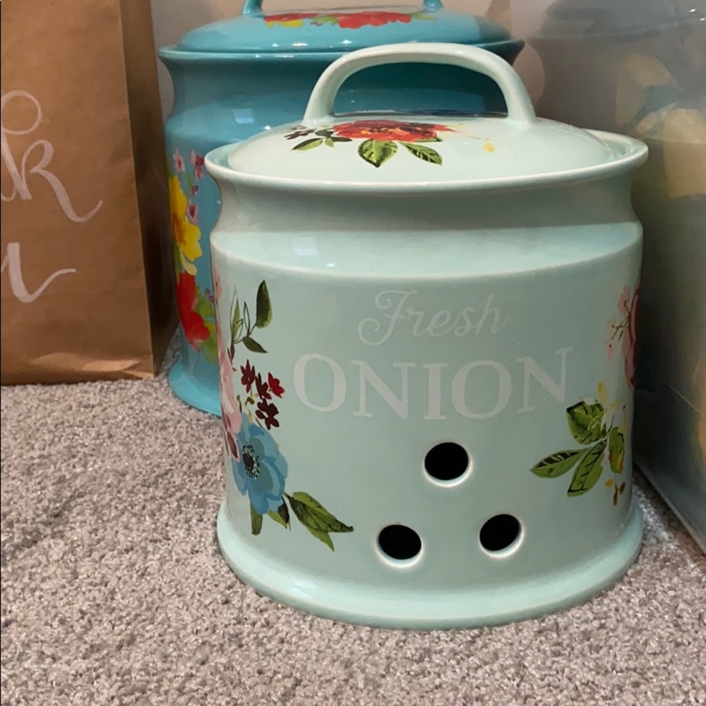 Pioneer Woman Onion Jar